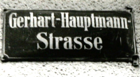 Stadtarchiv Weimar, 60 10-5/31 Bd.2, Straßenschild "Gerhart-Hauptmann-Straße", nach 1946