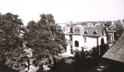 Stadtarchiv Weimar, 60 10-5/32, Blick vom Sophienkrankenhaus auf das Haus Schubertstraße 2, ohne Datum