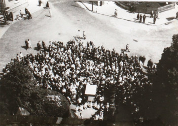 Stadtarchiv Weimar, 60 10-5/32, Blick von der Katholischen Kirche auf den August-Fröhlich-Platz , ohne Datum