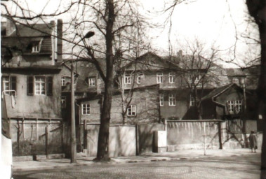 Stadtarchiv Weimar, 60 10-5/32, Blick in die Hoffmann-von-Fallersleben-Straße , ohne Datum