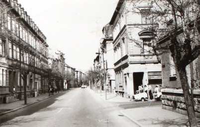 Stadtarchiv Weimar, 60 10-5/32, Blick in den Friedrich-Engels-Ring, wohl 1987