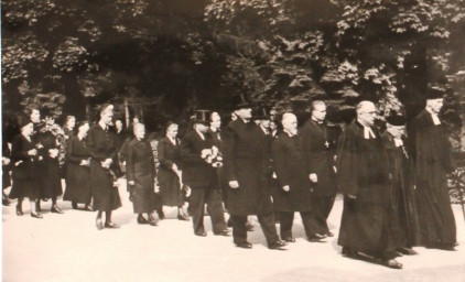 Stadtarchiv Weimar, 60 10-5/32, Trauergeleit auf dem Friedhof, ohne Datum