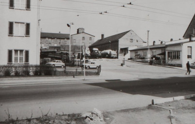 Stadtarchiv Weimar, 60 10-5/32, Blick zum Gebäudekomplex Friedrich-Engels-Ring 1835, wohl 1987