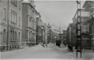 Stadtarchiv Weimar, 60 10/5-33, Blick aus der Lisztstraße in die Thomas-Müntzer-Straße, 1987