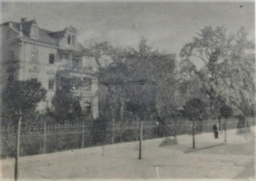 Stadtarchiv Weimar, 60 10-5/33, Blick aus der Lisztstraße auf das Haus Steubenstraße 35 (?), ohne Datum