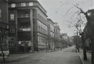 Stadtarchiv Weimar, 60 10-5/33, Blick in die Lisztstraße, wohl 1974