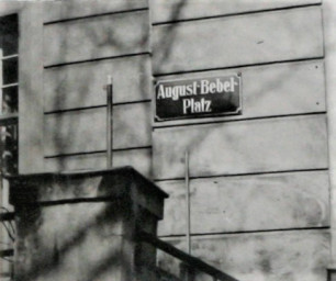 Stadtarchiv Weimar, 60 10-5/33, Straßenschild "August-Bebel-Platz", ohne Datum