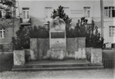 Stadtarchiv Weimar, 60 10-5/33, Kolonialbrunnen auf dem Bismarckplatz, ohne Datum