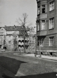 Stadtarchiv Weimar, 60 10-5/33, Blick aus dem Friedrich-Engels-Ring zum August-Bebel-Platz, ohne Datum