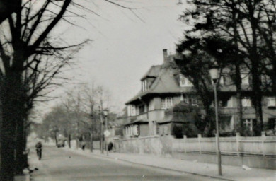 Stadtarchiv Weimar, 60 10-5/33, Blick in die William-Shakespeare-Straße, ohne Datum