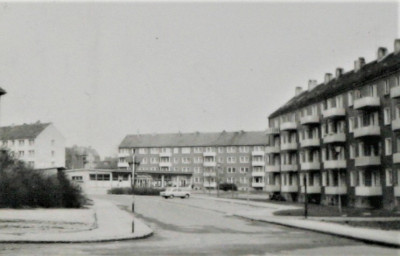 Stadtarchiv Weimar, 60 10-5/33, Blick aus der William-Shakespeare-Straße in die Leonhard-Frank-Straße, ohne Datum