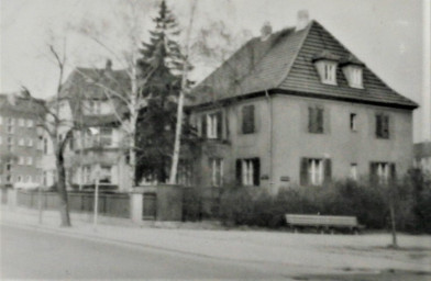 Stadtarchiv Weimar, 60 10-5/33, Blick in die William-Shakespeare-Straße, ohne Datum