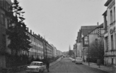 Stadtarchiv Weimar, 60 10-5/33, Blick in die Gutenbergstraße, nach 1970