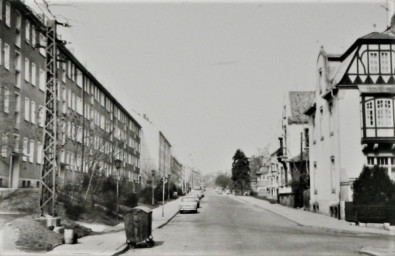 Stadtarchiv Weimar, 60 10-5/33, Blick in die Gutenbergstraße, nach 1975
