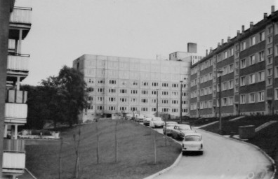 Stadtarchiv Weimar, 60 10-5/33, Blick in die Dr. Salvador-Allende-Straße, nach 1974