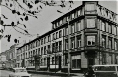 Stadtarchiv Weimar, 60 10-5/34, Blick in die Steubenstraße, um 1980