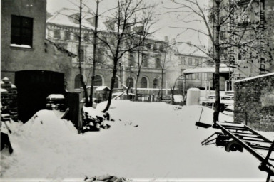 Stadtarchiv Weimar, 60 10-5/34, Blick zur Steubenstraße im Winter, um 1980