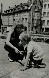 Stadtarchiv Weimar, 60 10-5/34, Blick vom Wielandplatz in die Steubenstraße, wohl 1982