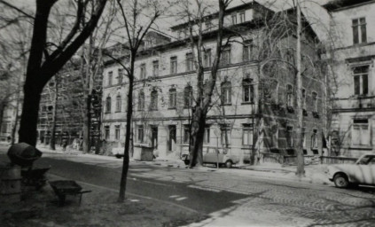 Stadtarchiv Weimar, 60 10-5/34, Blick in die Steubenstraße, wohl 1975