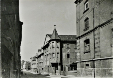 Stadtarchiv Weimar, 60 10-5/34, Blick aus der Steubenstraße in die Schützengasse, nach 1945