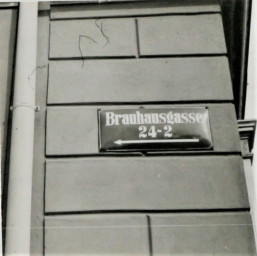Stadtarchiv Weimar, 60 10-5/34, Straßenschild "Brauhausgasse" , ohne Datum