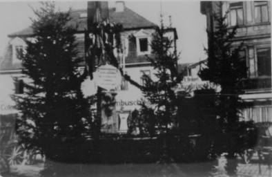 Stadtarchiv Weimar, 60 10-5/35, Blick zum Goethebrunnen auf dem Frauenplan, vor 1945