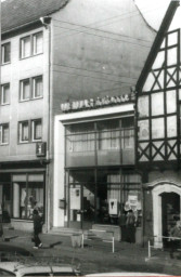 Stadtarchiv Weimar, 60 10-5/4, Blick in die Marktstraße 2, 4 und 6, 1987