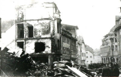 Stadtarchiv Weimar, 60 10-5/4, Blick in die Marktstraße , 1945