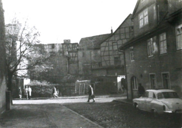 Stadtarchiv Weimar, 60 10-5/4, Blick aus der Straße Am Palais auf die Baulücke Marktstraße, ohne Datum