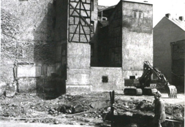 Stadtarchiv Weimar, 60 10-5/4, Blick auf die Baustelle Marktstraße 22, um 1978