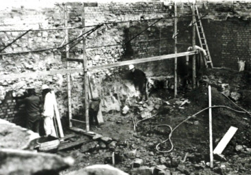 Stadtarchiv Weimar, 60 10-5/4, Blick auf die Baustelle Marktstraße 22, um 1978