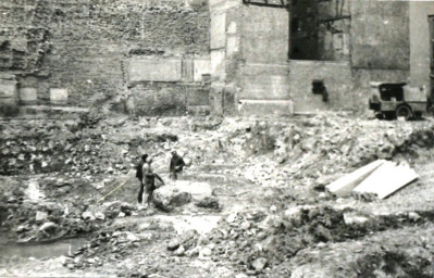 Stadtarchiv Weimar, 60 10-5/4, Blick auf die Baustelle Marktstraße 22, um 1978