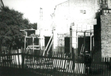 Stadtarchiv Weimar, 60 10-5/4, Blick auf die Baustelle Marktstraße 22, ohne Datum