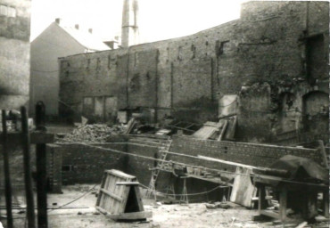 Stadtarchiv Weimar, 60 10-5/4, Blick auf die Baustelle Marktstraße 22, um 1978