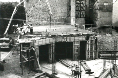 Stadtarchiv Weimar, 60 10-5/4, Blick auf die Baustelle Marktstraße 22, um 1978