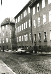 Stadtarchiv Weimar, 60 10-5/4, Blick in die Schloßgasse, um 1987