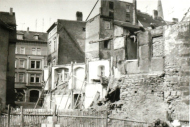 Stadtarchiv Weimar, 60 10-5/5, Blick von Hinter der Badestube zur Kaufstraße, 1986