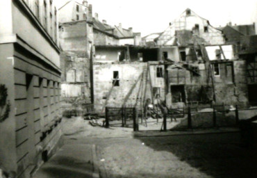 Stadtarchiv Weimar, 60 10-5/5, Blick von der Obere Schloßgasse zum Bornberg, 1987