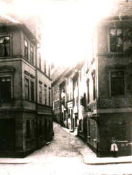 Stadtarchiv Weimar, 60 10-5/5, Blick in die Mostgasse, um 1900