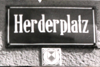 Stadtarchiv Weimar, 60 10-5/6, Straßenschild "Herderplatz", ohne Datum