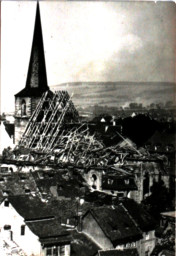 Stadtarchiv Weimar, 60 10-5/6, Blick vom Schlossturm auf die Stadtkirche, nach 1945