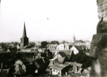 Stadtarchiv Weimar, 60 10-5/6, Blick vom Schlossturm zur Stadtkirche, 1950