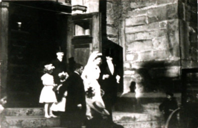 Stadtarchiv Weimar, 60 10-5/6, Blick auf den Hauptzugang der Herderkirche, um 1925