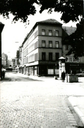 Stadtarchiv Weimar, 60 10-5/6, Blick in die Dimitroffstraße, 1986