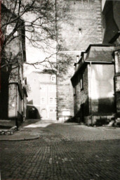 Stadtarchiv Weimar, 60 10-5/6, Blick vom Herderplatz zum Herderhaus, 1986