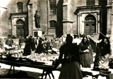 Stadtarchiv Weimar, 60 10-5/6, Blick auf den Herderplatz, um 1900