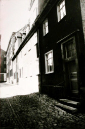 Stadtarchiv Weimar, 60 10-5/6, Blick von der Jakobstraße hinter die Stadtkirche, 1985