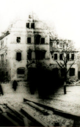 Stadtarchiv Weimar, 60 10-5/6, Blick auf den Herderplatz , 1945