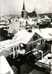 Stadtarchiv Weimar, 60 10-5/7, Blick vom Haus Schillerstraße 20 auf die Stadtkirche, ohne Datum