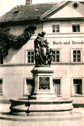 Stadtarchiv Weimar, 60 10-5/7, Blick auf den Donndorfbrunnen , um 1900